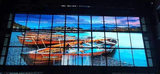 شاشة LED شفافة للنوافذ 1000mm حجم اللوحة شاشة LED Mesh 32768 نقطة / M2 كثافة البكسل