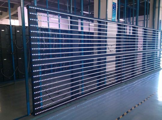 شاشة LED شفافة للنوافذ 1000mm حجم اللوحة شاشة LED Mesh 32768 نقطة / M2 كثافة البكسل