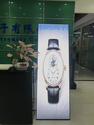 أرضية قائمة LED ملصق عرض ملون كامل P4 الإعلان المحمول نشر
