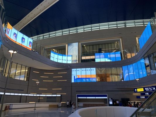 في الداخل P7.8 شاشة LED شفافة LED رقمية شبكة الفيديو قابلة للتخصيص