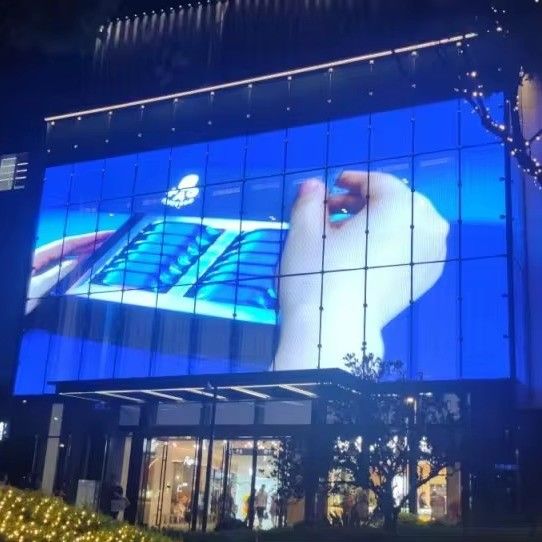 شاشة LED شفافة للنوافذ 1000mm حجم اللوحة شاشة LED Mesh 32768 نقطة / M2 كثافة البكسل