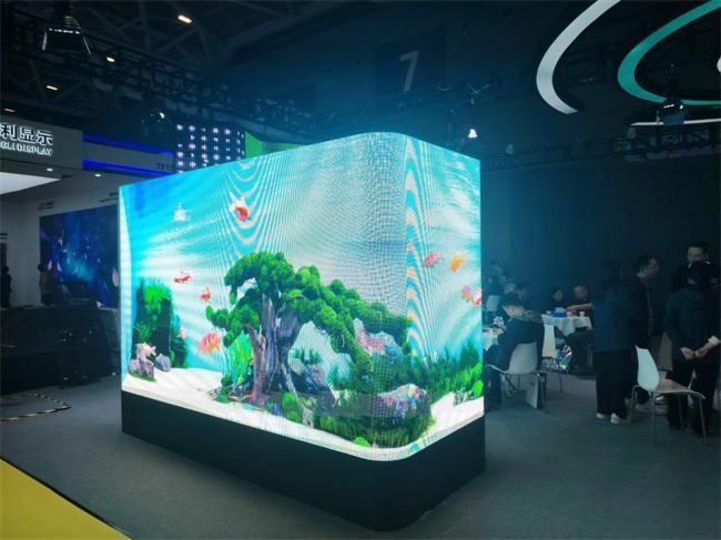 شاشة LED للإعلانات الخارجية P4 P5.7mm الألومنيوم مقاوم للماء IP65 960 * 960mm حل زاوية منحنية على شكل L زاوية مستقيمة