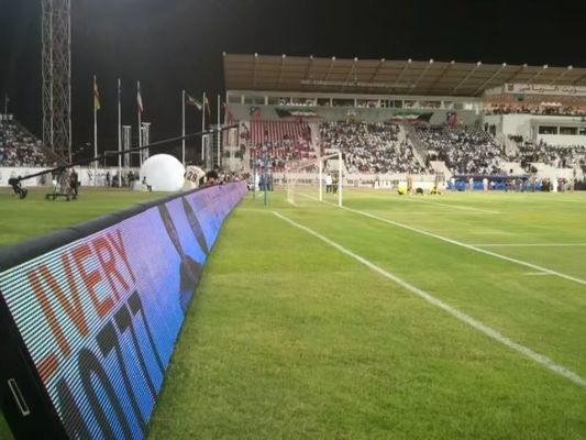 شاشة عرض LED عالية الجودة للماء P10mm محيط الملعب لمهام كرة القدم الرياضية