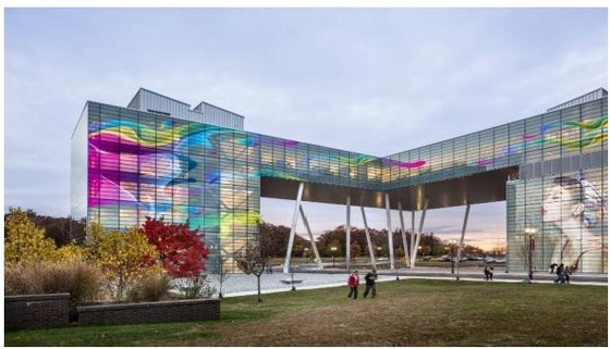 سعر جيد P4.8mm High-definition, High Brightness, And High Transparency Glass Mounted Film LED Display Screen الانترنت