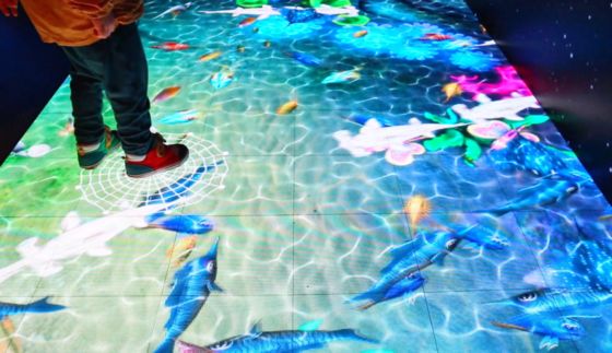 سعر جيد P2.6 Interactive LED Floor Display With Super High Pressure Resistance And Waterproof Property الانترنت
